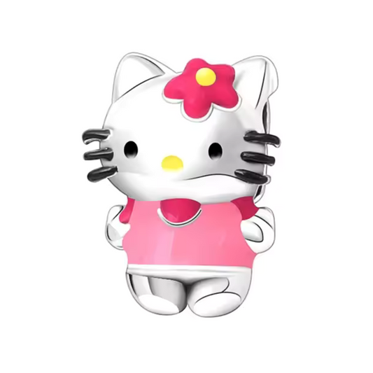 Apportez une touche adorable et emblématique à votre collection avec ce charm représentant Hello Kitty. Symbole de douceur et d'élégance, ce charm en argent 925 capture le célèbre visage de Hello Kitty avec son nœud distinctif. Parfait pour les fans de ce personnage intemporel, ce bijou ajoutera une touche mignonne et raffinée à votre bracelet ou collier.