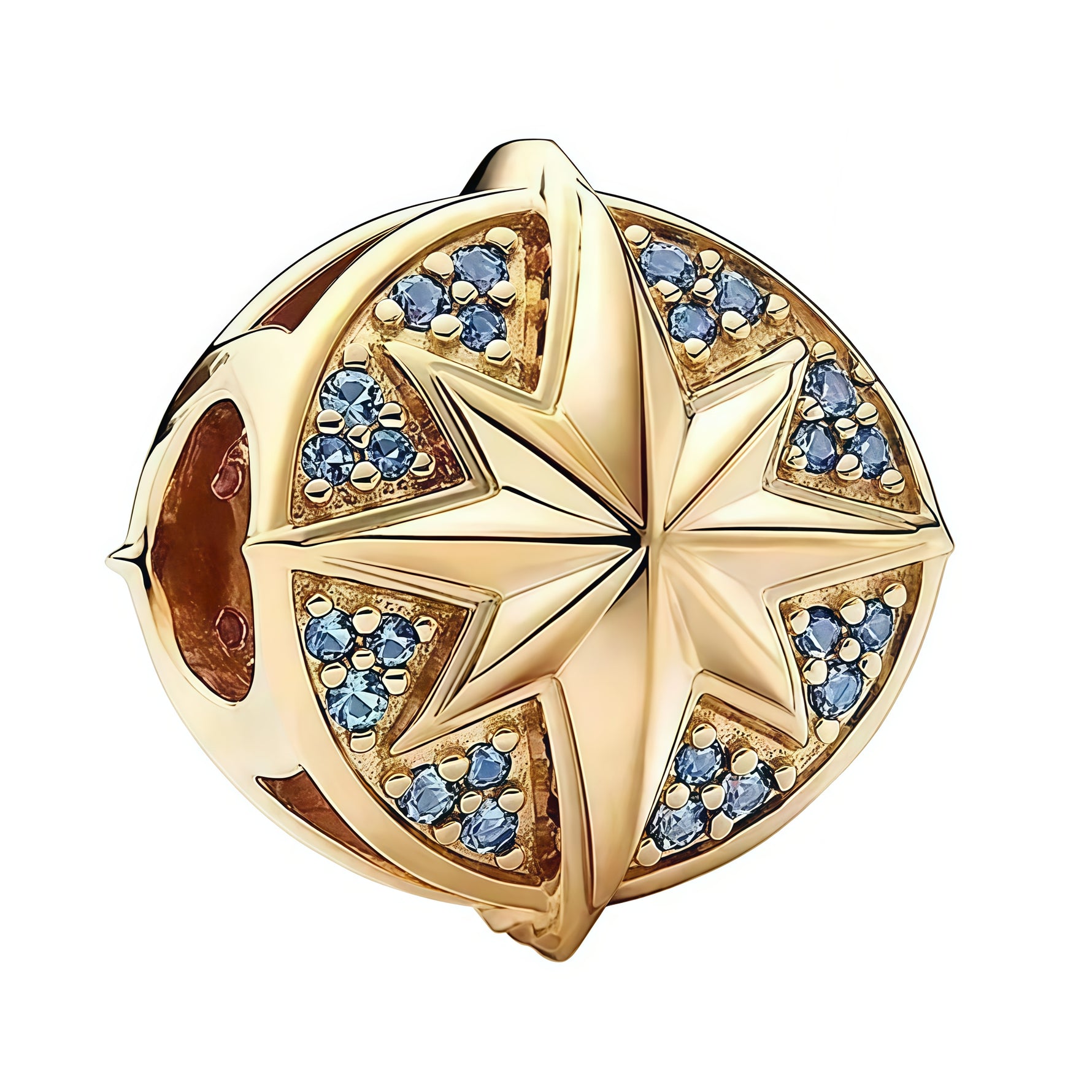 Apporte une touche puissante et lumineuse à ton bracelet avec ce charm insigne Captain Marvel. Inspiré de l’univers Marvel, ce bijou rond en métal doré met en valeur l’emblème de Captain Marvel avec une étoile en relief et des détails scintillants qui symbolisent la force et l’audace. Un charm élégant et affirmé, parfait pour les fans de Marvel et des héroïnes iconiques.

Caractéristiques :

- Matière : Argent 925.
- Design : Insigne rond Captain Marvel avec étoile en relief.
- Dimensions : Taille délicate 
