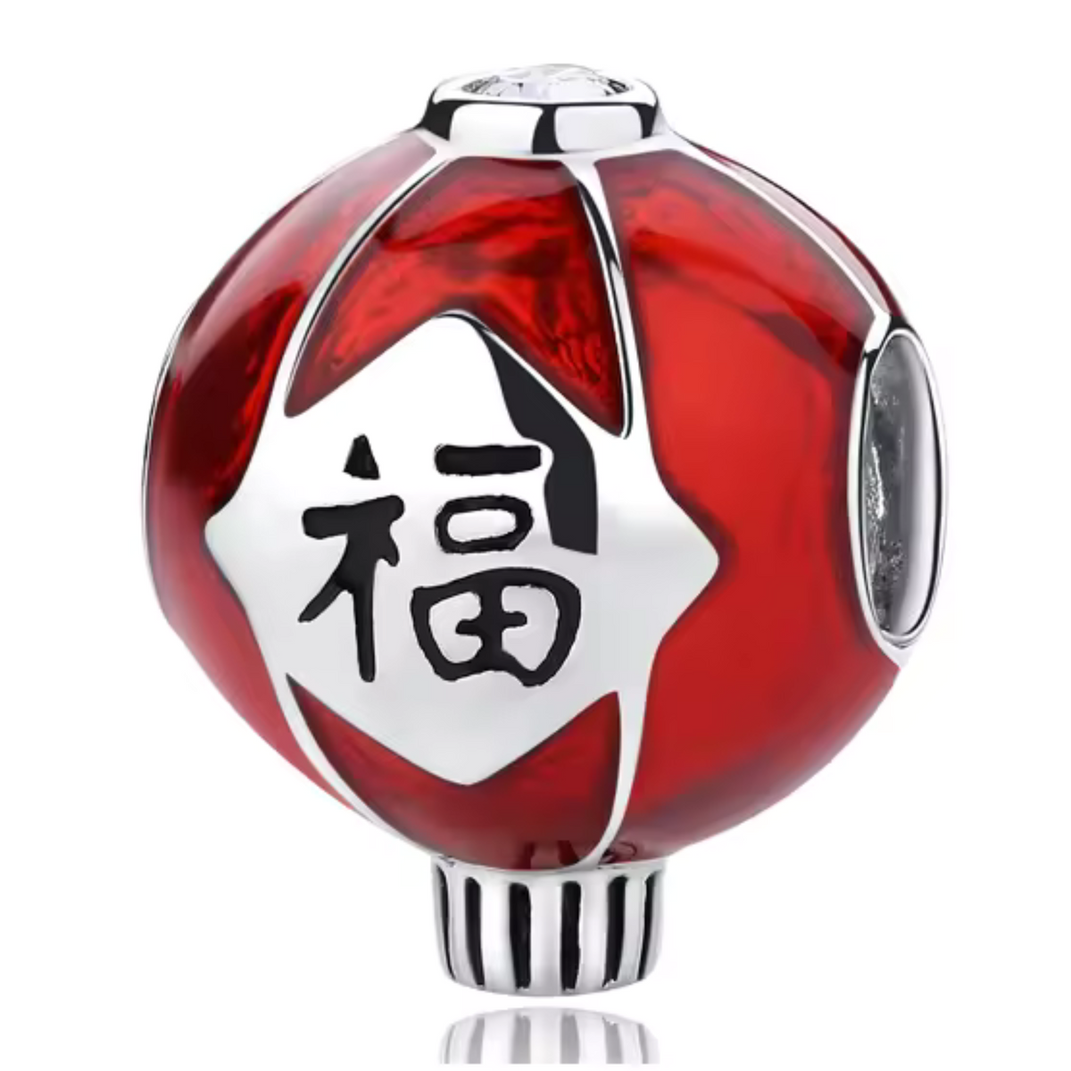 Illuminez votre collection avec ce charm Lanterne Rouge, symbole de festivités et de bonne fortune pour le Nouvel An chinois. Fabriqué en argent sterling S925, ce charm représente une lanterne traditionnelle magnifiquement détaillée, souvent utilisée pour attirer la prospérité et la chance durant les célébrations. Compatible avec les bracelets Pandora, il ajoutera une touche vibrante et festive à vos bijoux tout en célébrant les traditions chinoises.
