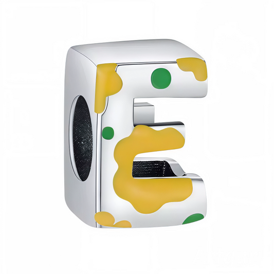 Apportez une touche d’originalité à votre bracelet avec ce charm en forme de lettre "E", réalisé en argent 925 et décoré de taches de couleur dans un style artistique. Un bijou unique et raffiné, parfait pour exprimer votre créativité, votre personnalité ou offrir un cadeau haut en couleur à un être cher.