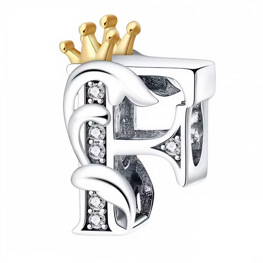 Affirmez votre style avec ce charm en forme de lettre "F", finement travaillé en argent 925 et surmonté d’une élégante couronne couleur or. Symbole de distinction et de personnalité, ce bijou apporte une touche royale à votre bracelet. Parfait pour offrir ou pour personnaliser votre propre création, il allie raffinement, durabilité et originalité.