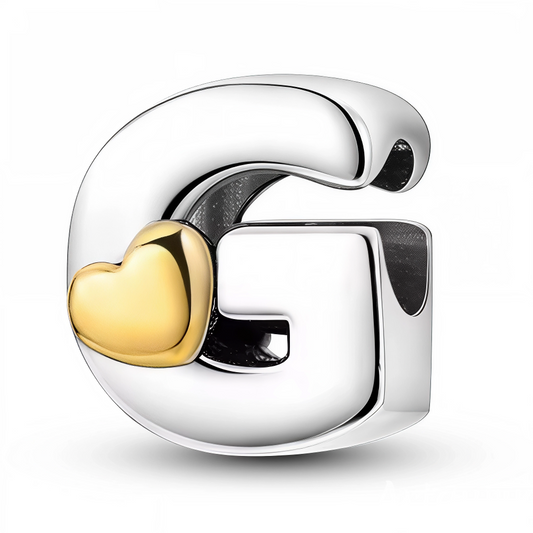 Exprimez votre style avec tendresse grâce à ce charm en forme de lettre "G", conçu en argent 925 et rehaussé d’un petit cœur doré. Un bijou délicat et symbolique, parfait pour ajouter une touche personnelle et lumineuse à votre bracelet.