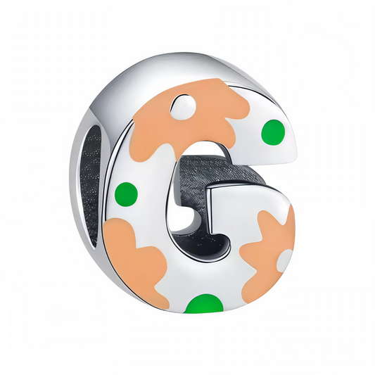 Apportez une touche d’originalité à votre bracelet avec ce charm en forme de lettre "G", réalisé en argent 925 et décoré de taches de couleur dans un style artistique. Un bijou unique et raffiné, parfait pour exprimer votre créativité, votre personnalité ou offrir un cadeau haut en couleur à un être cher.
