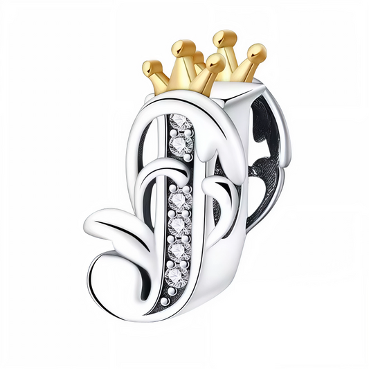 Affirmez votre style avec ce charm en forme de lettre "J", finement travaillé en argent 925 et surmonté d’une élégante couronne couleur or. Symbole de distinction et de personnalité, ce bijou apporte une touche royale à votre bracelet. Parfait pour offrir ou pour personnaliser votre propre création, il allie raffinement, durabilité et originalité.