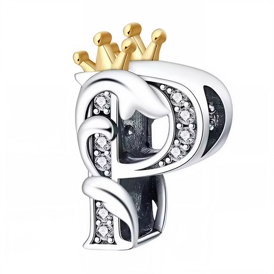 Affirmez votre style avec ce charm en forme de lettre "P", finement travaillé en argent 925 et surmonté d’une élégante couronne couleur or. Symbole de distinction et de personnalité, ce bijou apporte une touche royale à votre bracelet. Parfait pour offrir ou pour personnaliser votre propre création, il allie raffinement, durabilité et originalité.