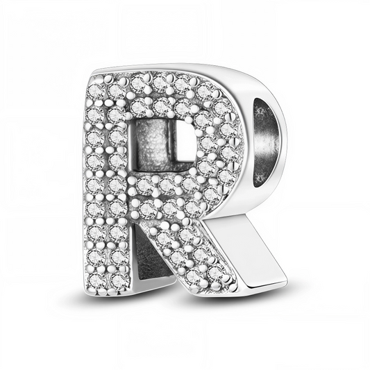 Personnalisez votre bracelet avec éclat grâce à ce charm en forme de lettre "R", réalisé en argent 925 et orné de strass scintillants. Ce bijou raffiné apporte une touche de lumière et de personnalité, parfait pour symboliser une initiale ou composer un message unique.