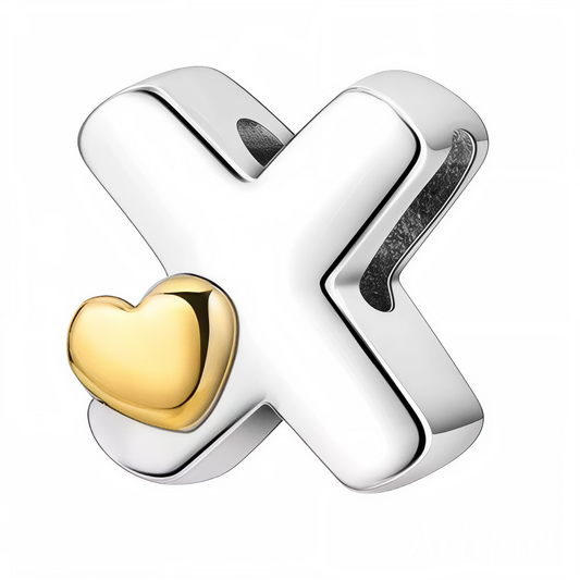 Personnalisez votre bracelet avec ce charm en forme de lettre "X", réalisé en argent 925 et orné d’un petit cœur doré. Une pièce délicate et élégante, parfaite pour ajouter une touche sentimentale à votre bijou.