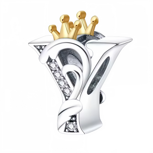 Affirmez votre style avec ce charm en forme de lettre "Y", finement travaillé en argent 925 et surmonté d’une élégante couronne couleur or. Symbole de distinction et de personnalité, ce bijou apporte une touche royale à votre bracelet. Parfait pour offrir ou pour personnaliser votre propre création, il allie raffinement, durabilité et originalité.