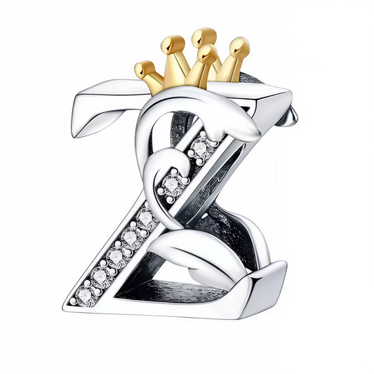 Affirmez votre style avec ce charm en forme de lettre "Z", finement travaillé en argent 925 et surmonté d’une élégante couronne couleur or. Symbole de distinction et de personnalité, ce bijou apporte une touche royale à votre bracelet. Parfait pour offrir ou pour personnaliser votre propre création, il allie raffinement, durabilité et originalité.