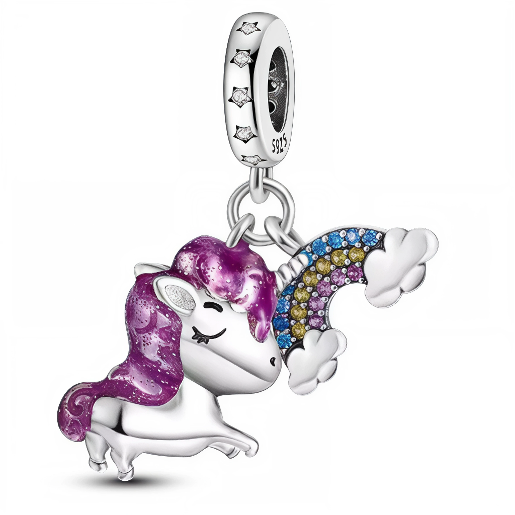Laissez la magie entrer dans votre collection avec ce charm Licorne Multicolore ! Fabriqué en argent S925, ce charm enchanteur représente une adorable licorne aux couleurs vibrantes et aux détails scintillants. Parfait pour les rêveurs et les amoureux de la fantaisie, ce charm apportera une touche féerique à votre bracelet. Compatible avec les bracelets Pandora, il se démarque par son originalité et son éclat.