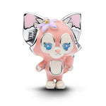 Apporte une touche de douceur et de fantaisie à ton bracelet avec ce charm inspiré de Linabell, la célèbre petite renarde rose de l’univers Disney. Son design délicat et adorable évoque la tendresse, l’imagination et l’esprit kawaii, tout en ajoutant une note colorée et raffinée à ta collection. Un bijou charmant et plein de personnalité, parfait pour les fans d’univers mignons et féeriques.

Caractéristiques :

-&nbsp;Matière : Argent 925.
-&nbsp;Design : Charm Linabell avec finition brillante et détails d