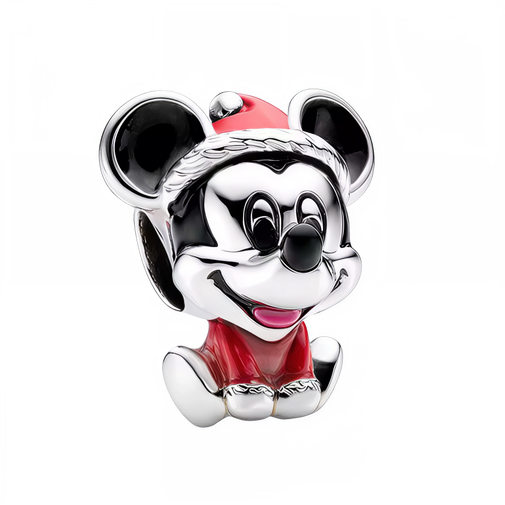 Apportez une touche festive et pleine de magie Disney à votre collection avec ce charm unique représentant Mickey Mouse vêtu de son costume de Noël. Avec son large sourire et son bonnet rouge orné de détails argentés, il incarne parfaitement l’esprit joyeux et chaleureux des fêtes de fin d’année.

Confectionné en argent 925, ce bijou aux finitions éclatantes met en valeur les couleurs emblématiques de Noël : le rouge vif, l’argent brillant et le noir intemporel de Mickey. Compatible avec les bracelets à cha