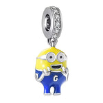 Apporte une touche fun et attachante à ton bracelet avec ce charm pendentif Minion Bob. Inspiré de l’univers des Minions, ce bijou met en valeur Bob avec son look emblématique, ses couleurs vives et ses détails pleins de bonne humeur. Un charm original et plein de fantaisie, parfait pour les fans de Minions et des pièces ludiques.

Caractéristiques :

- Matière : Argent 925 avec détails en émail coloré.
- Design : Minion Bob en version pendentif avec finitions soignées.
- Dimensions : Taille délicate et con