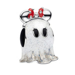 Charm original représentant Minnie déguisée en fantôme, avec un design amusant et légèrement mystérieux. Son style inspiré d’Halloween apporte une touche ludique et pleine de caractère à votre bracelet, tout en conservant l’élégance d’un bijou Disney.

Caractéristiques :

- Matière : Argent 925.
- Design : Minnie déguisée en fantôme avec détails colorés.
- Style : Disney, fun et spooky.
- Symbolique : Magie, imagination, mystère et esprit d’Halloween.
- Compatibilité : Charm compatible avec bracelets et col