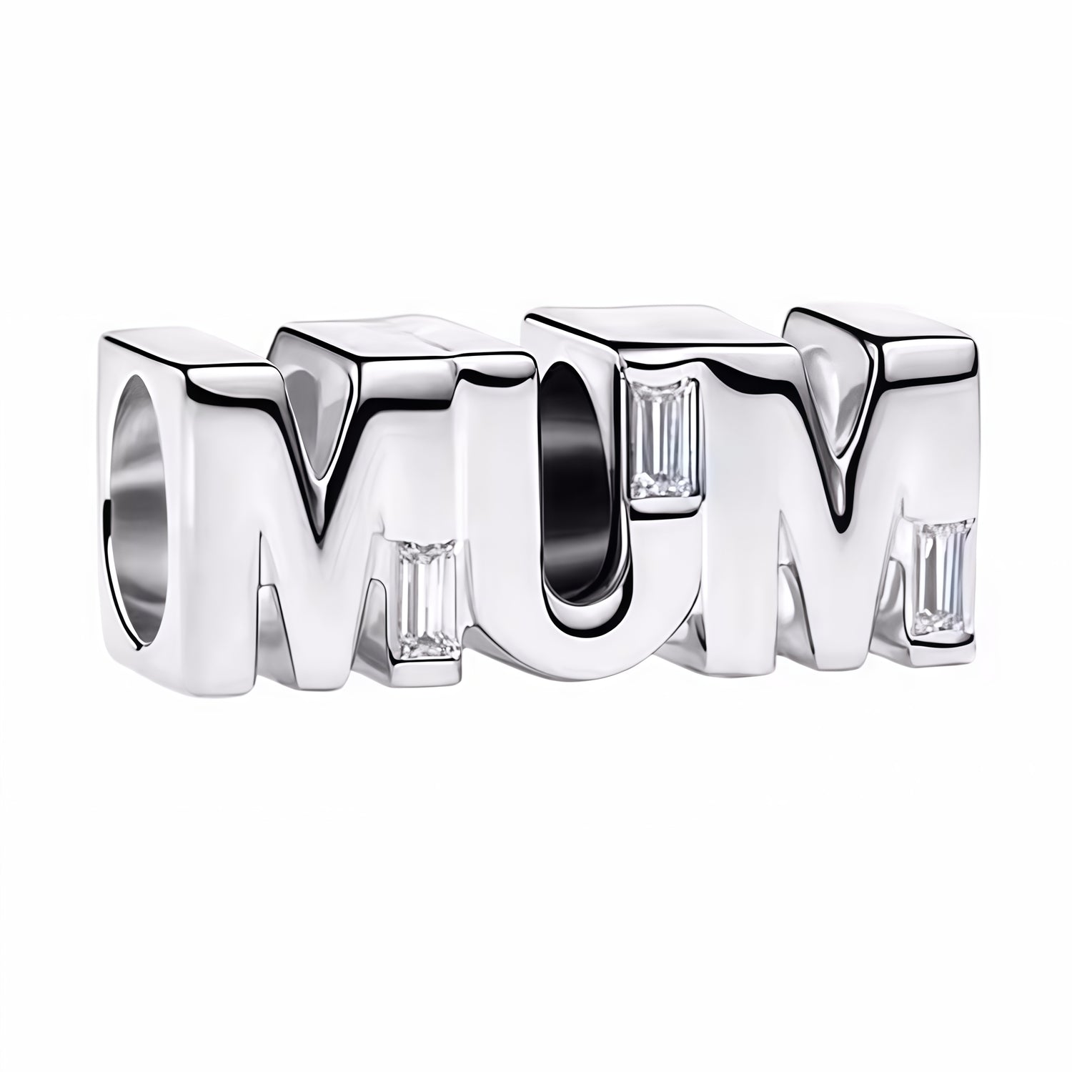 Exprime tout ton amour avec ce charm en argent sterling 925, délicatement orné du mot “Mum” dans un design élégant et intemporel. À la fois tendre et raffiné, ce bijou rend hommage à une maman précieuse avec une touche douce et lumineuse. Une pièce symbolique à offrir ou à porter au quotidien comme un rappel d’amour et de gratitude.

Caractéristiques :

- Matière : Argent 925.
- Design : Mot “Mum” argenté, finition brillante et élégante.
- Dimensions : Taille standard charm (~1,7 cm hauteur env., trou 3 mm 
