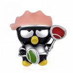 Ce charm amusant met en scène un petit pingouin noir et argent au regard déterminé, portant un bandeau rose sur la tête, un plastron vert et des bottines jaunes, prêt pour l’action. Dans sa main, il tient une raquette rouge stylisée, renforçant l’esprit sportif et dynamique du design. Symbole d’énergie ludique et de compétition fun, il apporte une touche décalée et colorée à tout bracelet.

Caractéristiques :

Matière : Argent 925 (S925) avec émail noir, rose, rouge, vert et jaune.
Design : Figurine pingoui