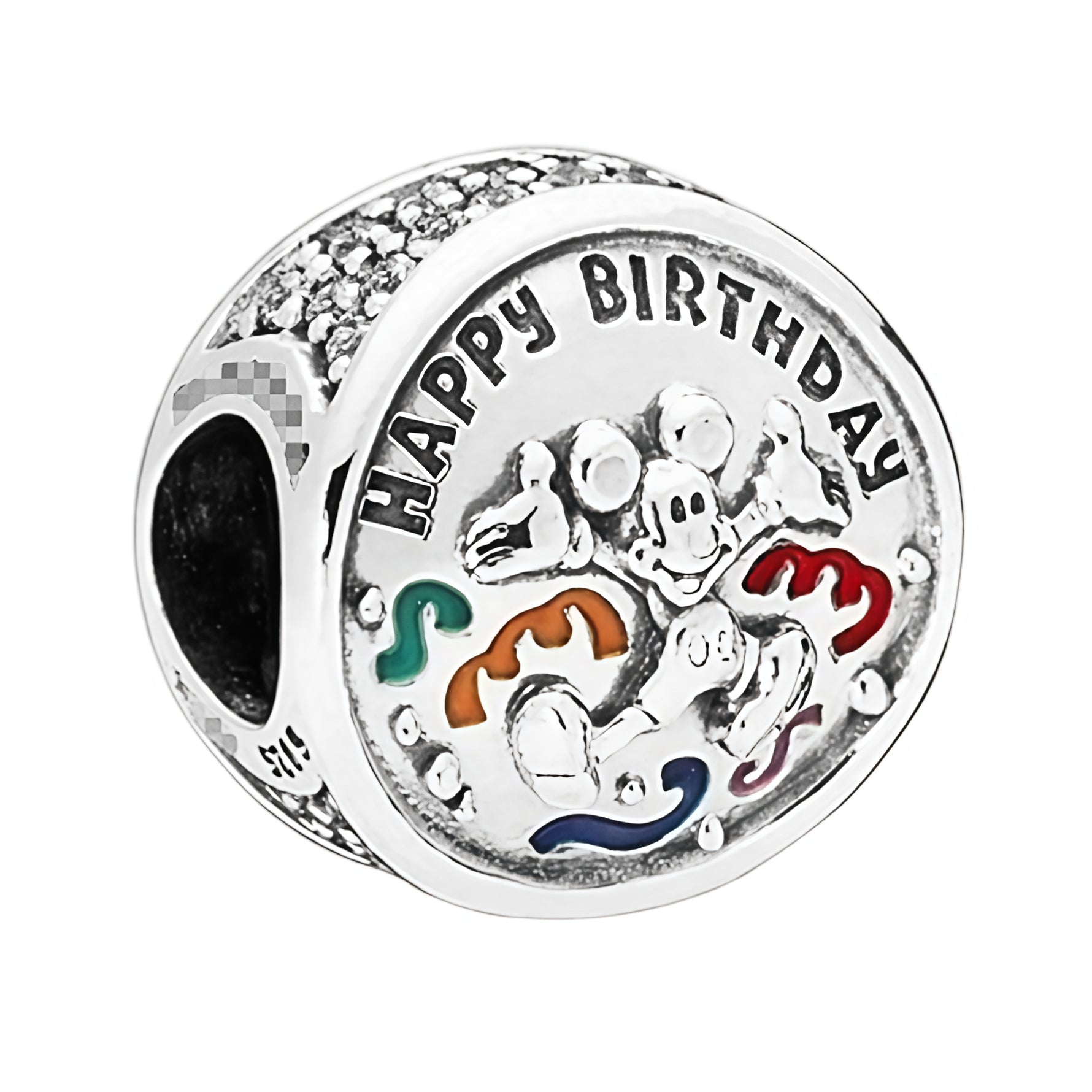 Apporte une touche festive et joyeuse à ton bracelet avec ce charm rond Mickey “Happy Birthday”. Inspiré de l’univers Disney, ce bijou met en valeur Mickey dans un design rond élégant avec une inscription anniversaire, pour un rendu à la fois magique et célébration. Un charm original et plein de bonne humeur, parfait pour marquer un anniversaire spécial.

Caractéristiques :

- Matière : Argent 925 avec détails émaillés et scintillants.
- Design : Mickey rond avec l’inscription “Happy Birthday”.
- Dimensions