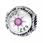 Exprimez la puissance et la douceur du Lion avec ce charm rond orné d’une pierre rose délicate au centre. Confectionné en argent 925, ce bijou allie élégance et symbolisme, idéal pour personnaliser votre bracelet ou offrir un cadeau unique à un passionné d’astrologie.