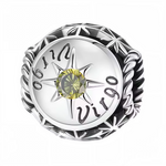 Exprimez la finesse et la sagesse du signe de la Vierge avec ce charm rond orné d’une pierre vert clair éclatante au centre. Confectionné en argent 925, ce bijou allie élégance et symbolisme, parfait pour personnaliser votre bracelet ou offrir un cadeau unique à un passionné d’astrologie.