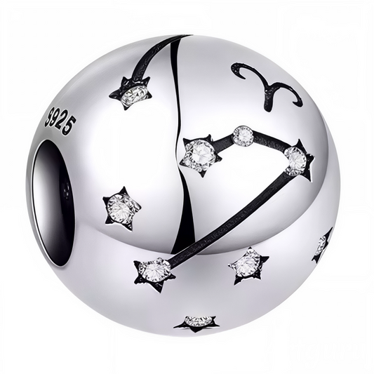 Affichez la force et l’audace du Bélier avec ce charm rond en argent 925, délicatement gravé de la constellation du signe. Ce bijou élégant et symbolique est idéal pour personnaliser votre bracelet ou offrir un cadeau unique à un passionné d’astrologie.