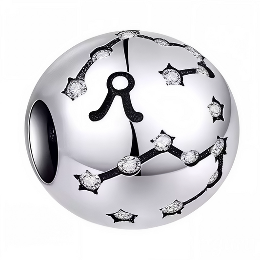 Portez la puissance et la stabilité du Taureau avec ce charm rond en argent 925, finement gravé de la constellation du signe. Ce bijou élégant et symbolique est parfait pour personnaliser votre bracelet ou offrir un cadeau unique à un passionné d’astrologie.