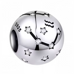Portez fièrement la constellation du Verseau avec ce charm rond délicat en argent 925. Représentant les étoiles alignées du signe astrologique, ce bijou élégant et symbolique est parfait pour personnaliser votre bracelet ou offrir un cadeau unique à un amateur d’astronomie et d’astrologie.