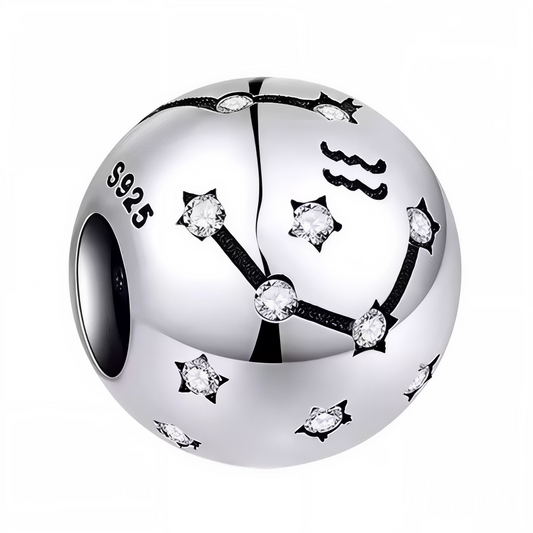 Portez fièrement la constellation du Verseau avec ce charm rond délicat en argent 925. Représentant les étoiles alignées du signe astrologique, ce bijou élégant et symbolique est parfait pour personnaliser votre bracelet ou offrir un cadeau unique à un amateur d’astronomie et d’astrologie.