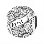 Célébrez votre mois de naissance avec élégance grâce à ce charm rond, orné de strass blanches éclatants, symbole d’avril. Réalisé en argent 925, ce bijou délicat et raffiné est parfait pour personnaliser votre bracelet ou offrir un cadeau significatif à une personne chère née en avril.