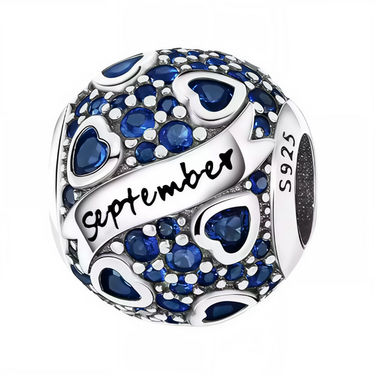 Célébrez votre mois de naissance avec élégance grâce à ce charm rond, orné de strass bleus éclatants, symbole du mois de septembre. Confectionné en argent 925, ce bijou raffiné est parfait pour personnaliser votre bracelet ou offrir un cadeau plein de signification à une personne née en septembre.