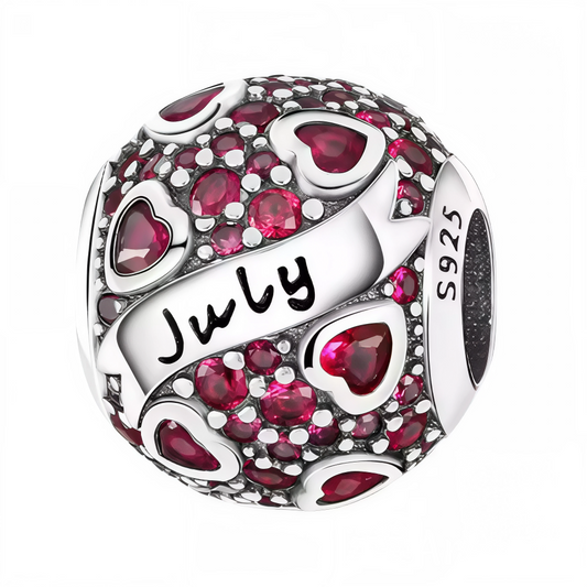 Célébrez votre mois de naissance avec passion grâce à ce charm rond, orné de strass rouges éclatants, symbole du mois de juillet. Fabriqué en argent 925, ce bijou raffiné et élégant est parfait pour personnaliser votre bracelet ou offrir un cadeau chargé de sens à une personne née en juillet.