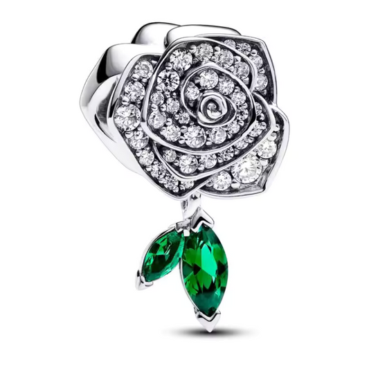 Ajoutez une touche de beauté naturelle à votre bracelet avec le Charm Rose en Fleur, minutieusement façonné en argent 925. Ce charm représente une rose épanouie, symbole de l'amour, de la beauté et de la délicatesse. Chaque pétale est finement détaillé pour capturer l'élégance et la douceur de cette fleur, dans une version intemporelle et raffinée.

Parfait pour exprimer un sentiment d’amour ou pour orner votre collection de bijoux d’un symbole délicat, le Charm Rose en Fleur apportera une touche florale et