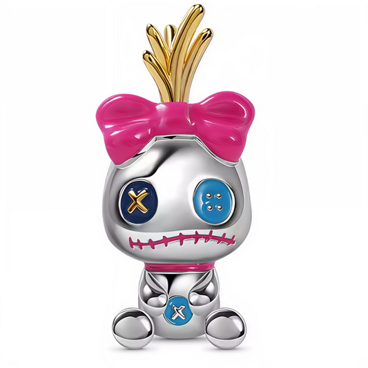 Ajoutez une touche adorable à votre collection avec ce charm en Argent 925 représentant Scrump, la célèbre poupée de Lilo et Stitch. Un bijou mignon et détaillé, parfait pour personnaliser vos bracelets avec originalité et tendresse.

Caractéristiques
– Matière : Argent 925
– Design : Scrump finement détaillé
– Coloris : Argenté avec touches colorées selon le personnage
– Style : Fantaisie, mignon et original