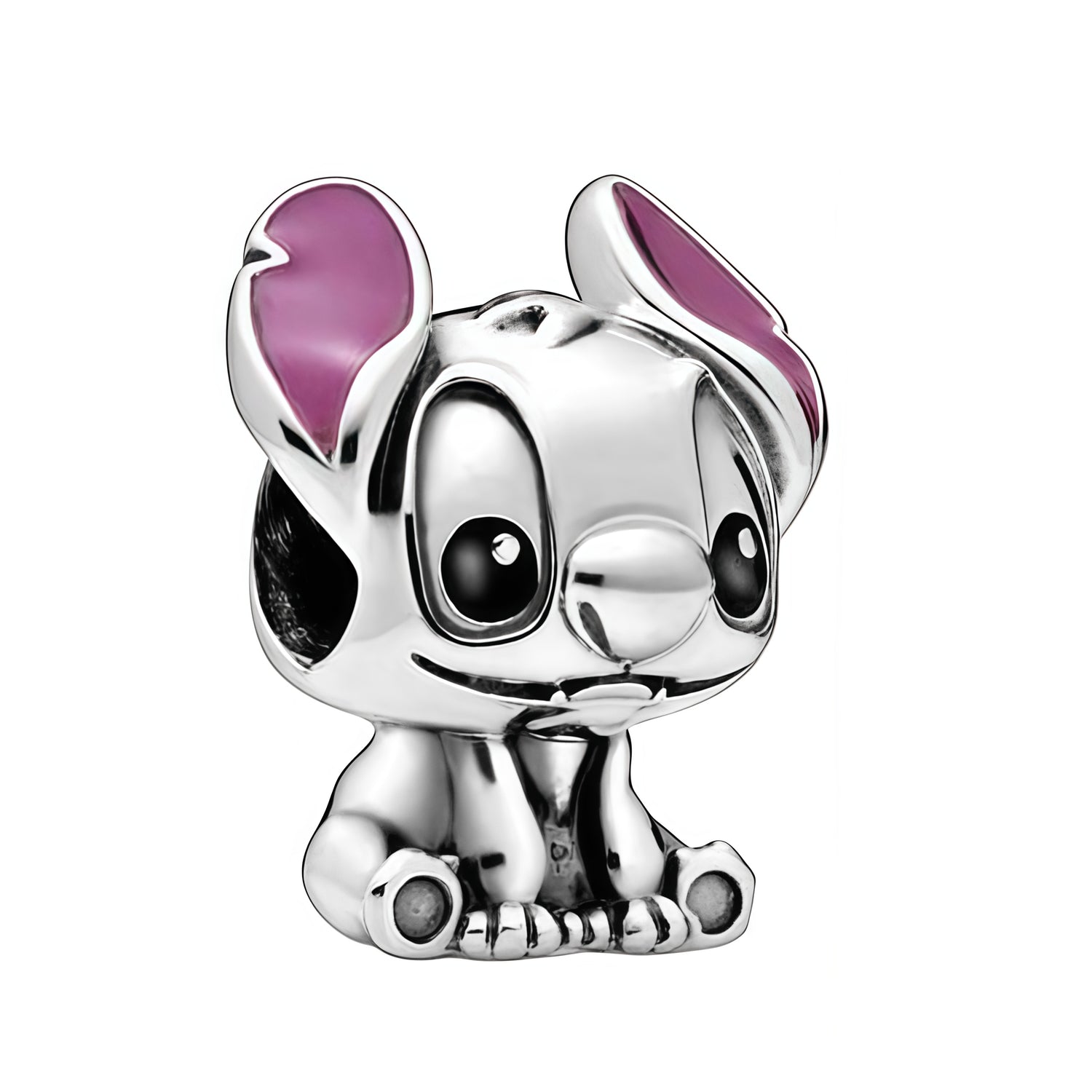 Apporte une touche malicieuse et attachante à ton bracelet avec ce charm Stitch argenté. Inspiré de l’univers Disney, ce bijou en argent 925 met en valeur Stitch avec ses détails soignés et son charme espiègle. Un accessoire original et plein de caractère, parfait pour les fans de Lilo et Stitch et des bijoux symboliques.

Caractéristiques :

- Matière : Argent 925.
- Design : Stitch argenté avec finitions soignées.
- Dimensions : Taille délicate et confortable à porter.
- Style : Bijou Disney, raffiné et o