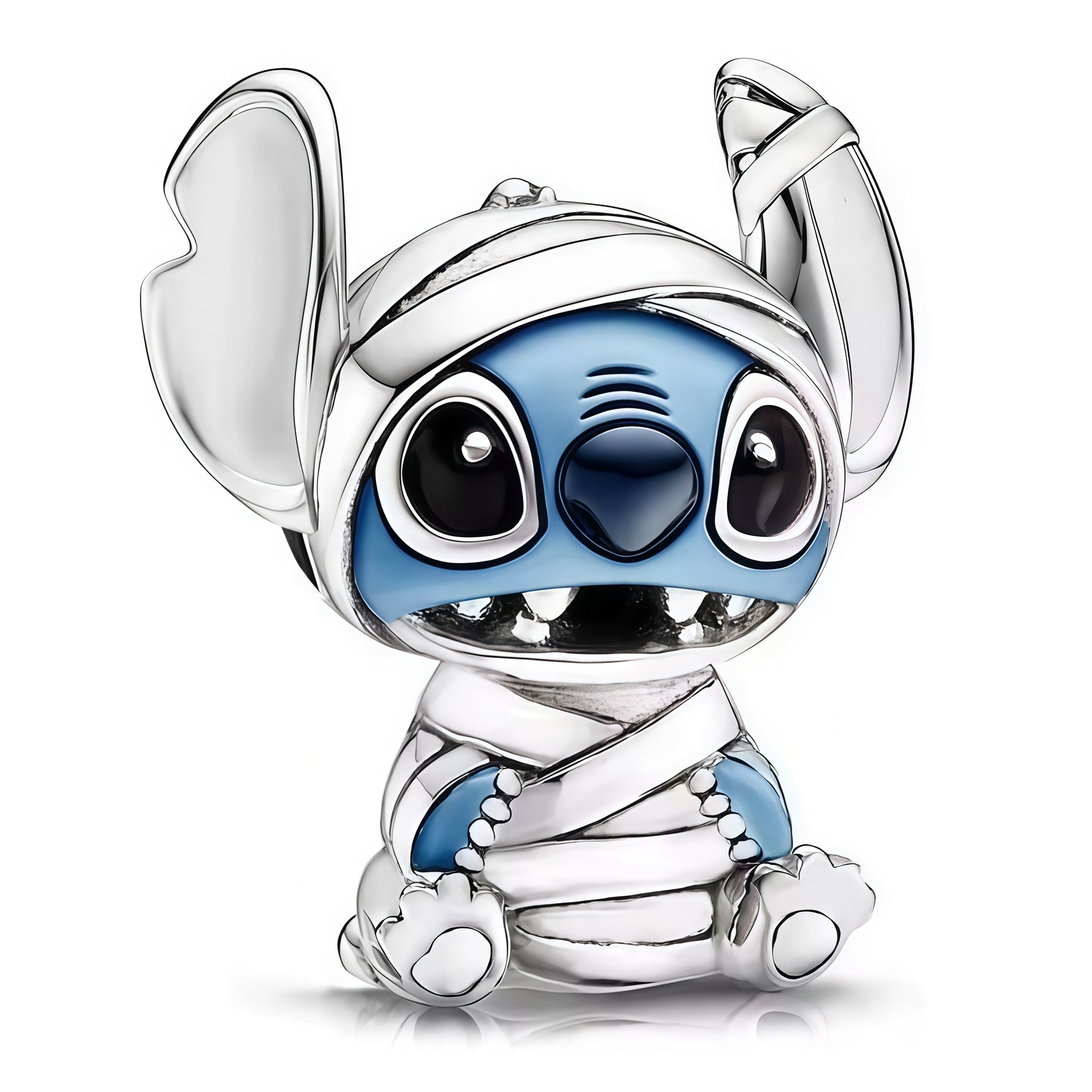 Apporte une touche d’Halloween amusante et originale à ton bracelet avec ce charm Stitch momie. Inspiré de l’univers Disney, ce bijou en argent 925 met en valeur Stitch déguisé en momie, avec des détails émaillés pour un rendu à la fois drôle et festif. Un charm plein de fantaisie, parfait pour les fans de Stitch et des pièces saisonnières.

Caractéristiques :

- Matière : Argent 925 avec détails émaillés.
- Design : Stitch momie avec finitions soignées.
- Dimensions : Taille délicate et confortable à porte
