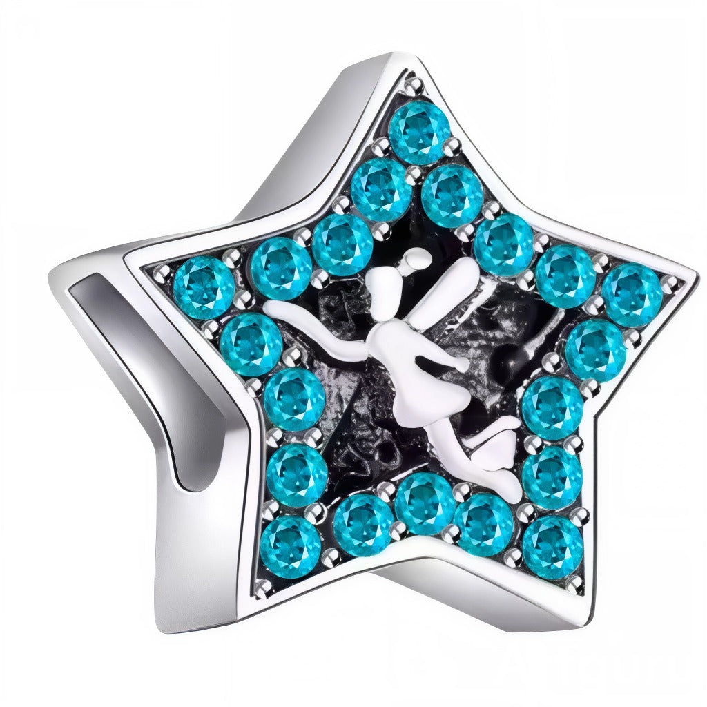 Ajoutez une touche de magie et de féérie à votre collection avec ce charm en Argent 925 représentant une étoile et Fée Clochette, sublimé par des strass bleus scintillants. Un bijou enchanteur parfait pour les amoureux de l’univers féerique.