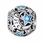 Célébrez le mois de mars avec ce charm en argent 925 orné de superbes étoiles serties de strass bleu clair scintillants. Alliant élégance et éclat, ce bijou raffiné est parfait pour personnaliser votre bracelet ou offrir un cadeau unique à une personne née en mars.
