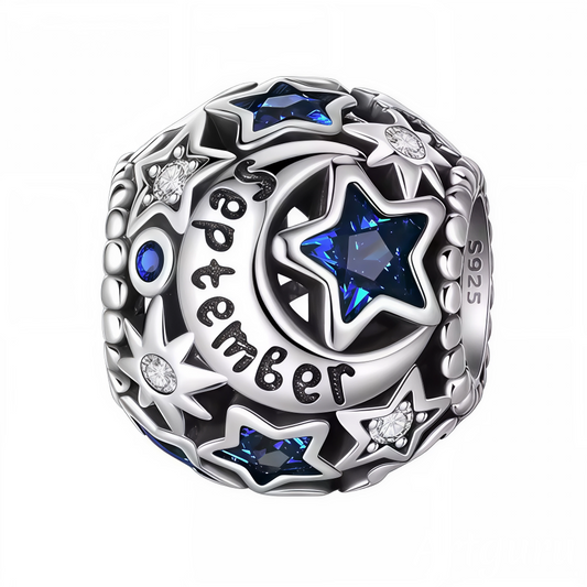 Célébrez le mois de septembre avec ce charm en argent 925 orné de magnifiques étoiles serties de strass bleu foncé scintillants. Élégant et profond, ce bijou est parfait pour personnaliser votre bracelet ou offrir un cadeau unique à une personne née en septembre.