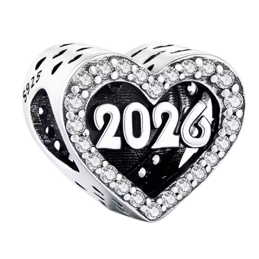 Célébrez la magie intemporelle avec ce charm en Argent 925 (S925). Ce bijou scintillant incarne la joie et l’émerveillement de 2026, parfait pour garder un souvenir précieux et ajouter une touche de féérie à votre collection.