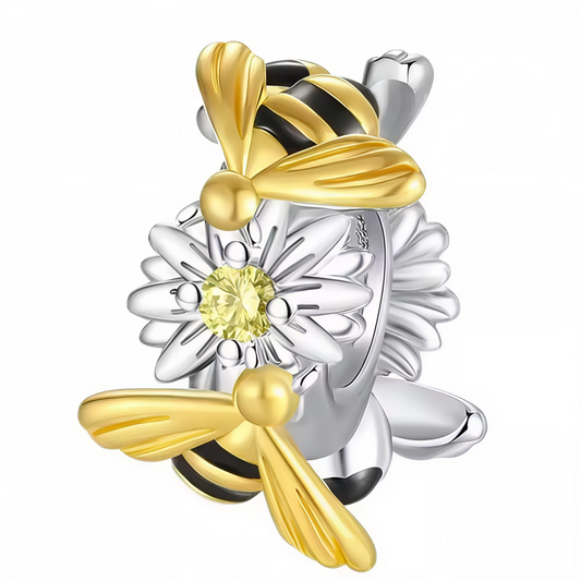 Charm en argent 925 représentant une abeille en train de butiner des fleurs, délicatement sculpté pour un effet réaliste et charmant.

Caractéristiques

– Métal : argent 925
– Détails : abeille et fleurs
– Compatible avec tous types de bracelets en argent 925