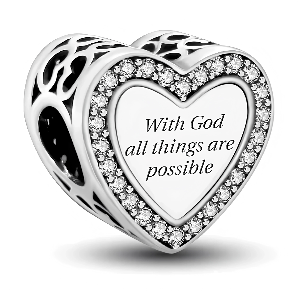 Ce charm en forme de cœur en métal argenté affiche au centre une plaque lisse gravée d’un message de foi, encadrée par deux contours en cœur qui créent un léger effet de profondeur. Tout autour, un pavage serré de cristaux transparents apporte une brillance lumineuse, tandis que les côtés sont ajourés de motifs organiques rappelant des arabesques.

Caractéristiques :

-Matière : Argent 925 avec finition brillante, serti de cristaux synthétiques transparents sur tout le pourtour du cœur.
-Design : Charm cœur