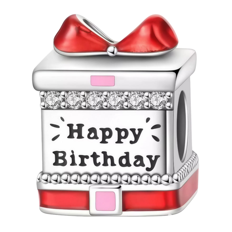 Célébrez un anniversaire inoubliable avec ce charm Cadeau "Happy Birthday" en argent 925.
Ce charm festif et joyeux est parfait pour marquer un moment spécial. Avec l’inscription "Happy Birthday" finement gravée, il est un excellent moyen d’immortaliser un anniversaire tout en ajoutant une touche de brillance à votre bracelet. Un bijou idéal pour offrir ou pour célébrer un anniversaire de manière unique et mémorable.