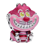 Apportez une touche mystérieuse et féerique à votre collection avec ce charm en Argent 925 (S925), représentant le célèbre Chat du Cheshire pailleté. Un bijou unique et captivant parfait pour sublimer vos bracelets et colliers avec l’esprit enchanté d’Alice au Pays des Merveilles.

Caractéristiques
– Matière : Argent 925 (S925).
– Design : Chat du Cheshire pailleté et souriant.
– Coloris : Argenté brillant avec paillettes colorées.
– Compatibilité : Convient aux bracelets à charms type Pandora et colliers.
