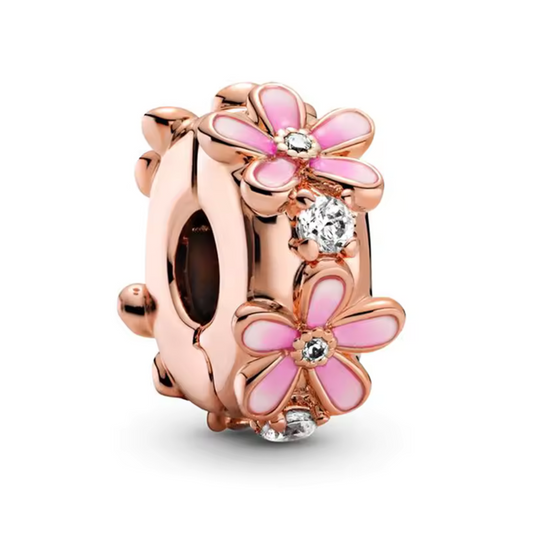 Apportez une touche florale et élégante à votre bracelet avec le Charm Clips - Espaceur Marguerite Rose en argent sterling S925. Ce charm raffiné est orné de petites marguerites roses délicates, symbolisant la beauté et la joie. Parfait pour les amateurs de fleurs et de designs subtils, cet espaceur permet de maintenir vos charms en place tout en ajoutant une note printanière et colorée à votre collection.
