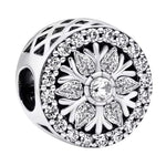 Charm élégant représentant un flocon de neige argenté orné de cristaux décoratifs transparents. Son design délicat et lumineux évoque la pureté de la neige et la beauté de l’hiver.

Caractéristiques :

Matière : Argent 925 avec cristaux décoratifs transparents et détails brillants.
Design : Flocon de neige à six branches avec pierre centrale ronde et cristaux en forme de goutte.
Style : Hivernal, élégant, lumineux et raffiné.
Symbolique : Pureté, fraîcheur, sérénité, beauté et magie de l’hiver.
Compatibilit