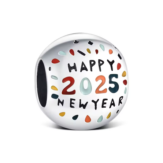 Célébrez le début de l'année 2025 avec ce charm festif Happy New Year. Représentant l'espoir, les rêves et les nouveaux départs, ce bijou scintillant est parfait pour immortaliser cette occasion spéciale. Ajoutez-le à votre collection pour marquer le passage vers une année pleine de promesses et de célébrations.