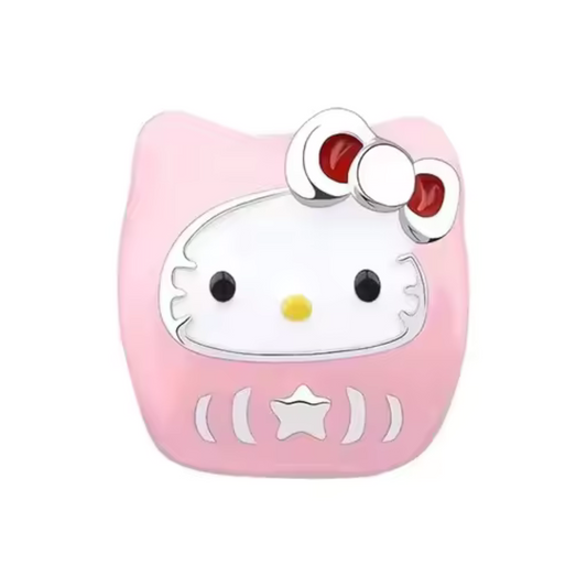Apportez une touche adorable et emblématique à votre collection avec ce charm représentant Hello Kitty. Symbole de douceur et d'élégance, ce charm en argent 925 capture le célèbre visage de Hello Kitty avec son nœud distinctif. Parfait pour les fans de ce personnage intemporel, ce bijou ajoutera une touche mignonne et raffinée à votre bracelet ou collier.