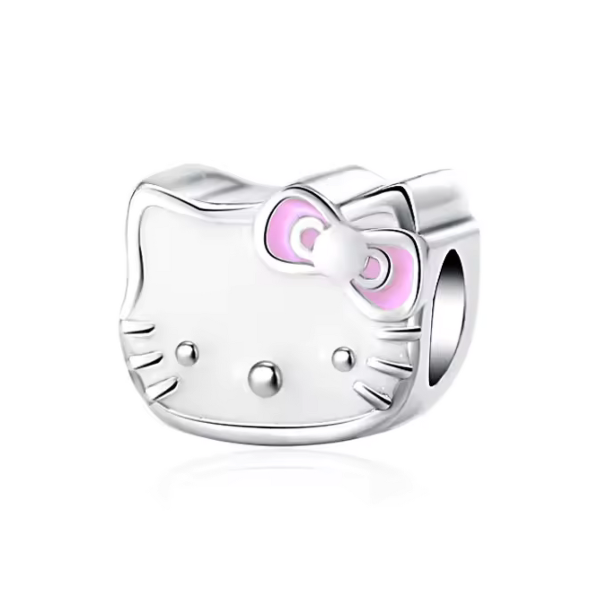 Apportez une touche adorable et emblématique à votre collection avec ce charm représentant Hello Kitty. Symbole de douceur et d'élégance, ce charm en argent 925 capture le célèbre visage de Hello Kitty avec son nœud distinctif. Parfait pour les fans de ce personnage intemporel, ce bijou ajoutera une touche mignonne et raffinée à votre bracelet ou collier.