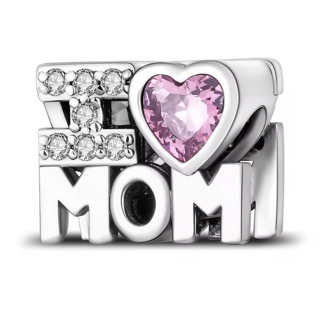 Ce charm en argent 925 affiche le message « I ♥ MOM » dans un design typographique moderne, avec un grand cœur rose au centre pour symboliser tout l’amour porté à une maman. Il est parfait comme cadeau chargé d’émotion pour célébrer la fête des mères, un anniversaire ou simplement dire « je t’aime ».

Caractéristiques :

-Matière : Argent 925/1000 massif, finition brillante, orné d’un cristal synthétique rose en forme de cœur et de cristaux transparents ronds pour les lettres « I ».
-Design : Charm bloc tri