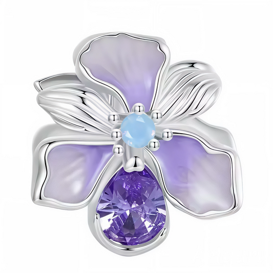 Un charm raffiné en Argent 925, orné d'une magnifique fleur d’iris aux pétales violets, symbole d’élégance et de sagesse. Une touche florale et colorée qui illumine votre bracelet avec délicatesse.

Caractéristiques
– Matière : Argent 925
– Design : Fleur d’iris violette
– Style : Élégant et fleuri