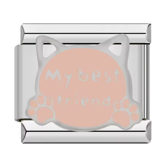 Ce charm italien en acier inoxydable argenté met en scène un adorable chat rose accompagné de l’inscription « My Best Friend », un hommage parfait à votre compagnon fidèle. Ses détails émaillés tendres et son message touchant apportent une touche d’affection et de douceur à votre bracelet. Facile à fixer, il s’adapte parfaitement à nos bracelets composés de 17 maillons extensibles et réglables, convenant à toutes les tailles de poignet. Compatible avec tous nos charms italiens, ce bijou est idéal pour perso